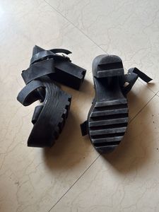 Miss Benett Platform Sandals