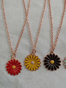 Daisy Flower Pendant Necklaces