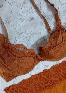 Lace Bra and Panty Set