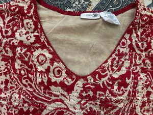 Red &amp; White Floral Print V-Neck Top