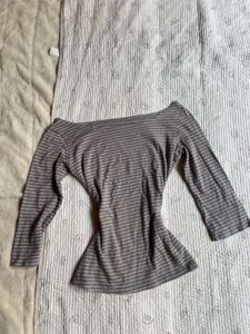 stripped off shoulder 90s top