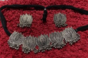 Lotus Design Silver Tone Necklace Set