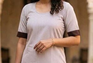 Elegant Striped Kurta Set (Kurti+pant)