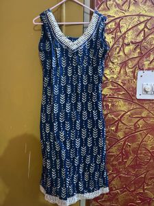 Blue & White Printed Sleeveless Kurta