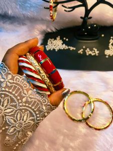 Set of Red-White Enamel Bangles-price 1 thin bngle