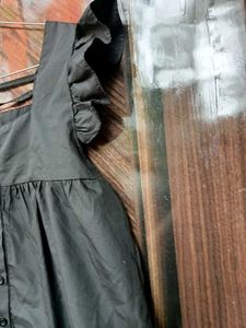 Chic Black Square Neck Ruffle Top