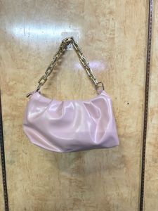 Chic Shoulder Bag with Gold Chain