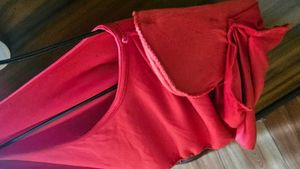 Chic Red Cropped Top