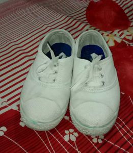 White Sports Shoes 👟