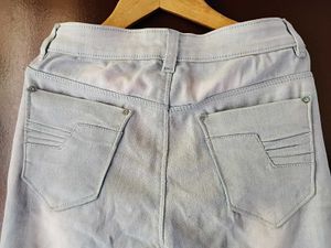 Light Wash Distressed skinny Jeans