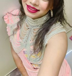 Party wear heavy saree with blouse nd neck cap