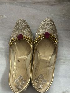 ghungroo Gold Ethnic Juttis