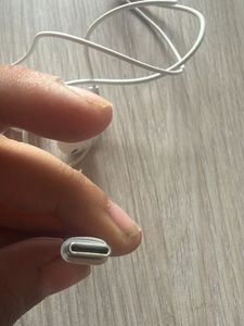 Apple Wired Earphone  USB-C Connector