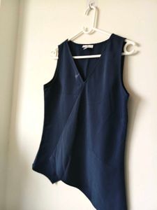 Chic Sleeveless Navy Blue Top
