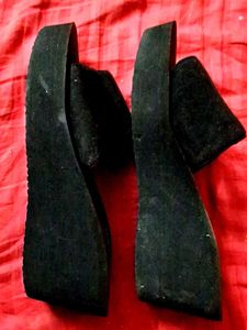 LUNA BLU Comfortable Black Slide Sandals