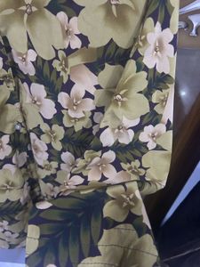 Vintage Floral Button-Up Blouse: 42 to 44