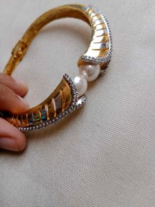 Elegant Gold and Pearl Bangle