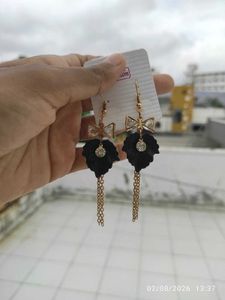 Black Leaf Bow Earrings
