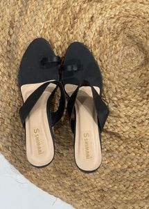 New Chic Black Toe-Ring Mules