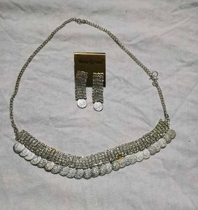 Stunning Silver Necklace & Earring Set