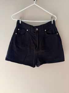H&M Classic Black High-Waisted Shorts
