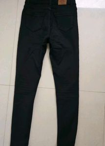 Black Jeans - Stylish and Versatile