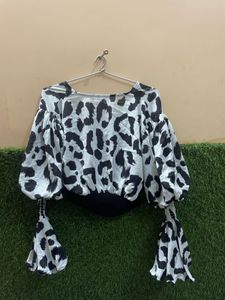 ELEGANT PRINTED TOP WITH FLARED RUFFLE SLEEVES