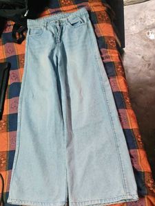Lighh wash wide legJeans