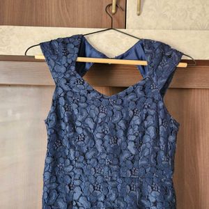 Elegant Navy Lace Dress with Cutout