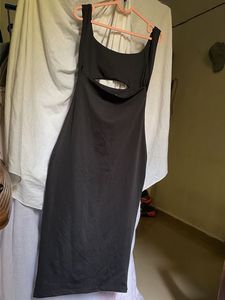 Newme Chic Black Cut-Out Midi Dress