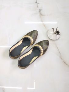 Stylish And Trendy Embroidery Jutis for Womens