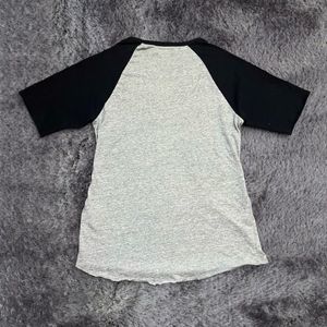 IZZue Raglan T-Shirt