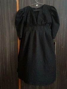 Chic Black Puff Sleeve Top