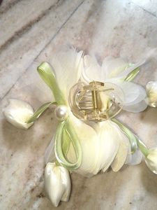 🆕️Elegant Floral Hair Clip