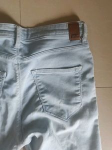 Light Wash Cropped Jeans
