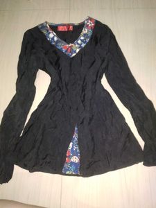 Chic Black Textured V-Neck Top