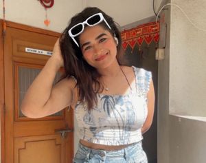 Stylish Blue &amp; White Crop Top