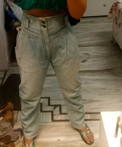 High-Waisted baggy Jeans