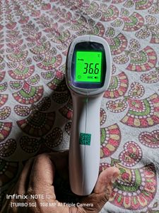 Quantum Non-Contact Infrared Thermometer