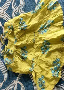 Chic Yellow Floral top