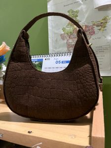 light weight shoulder/hand bag