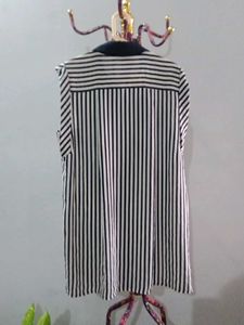 Chic Striped Sleeveless Blouse