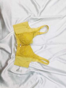 🇳🇿💫🎀Yellow Lace pushup paded Bra