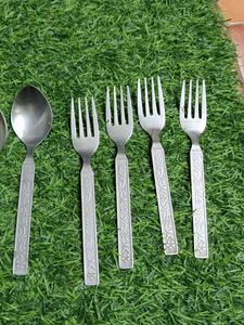 Set of 4 Spoons and forks