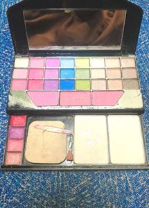 Multi-Color Makeup Kit – Eyeshadow, Blush &amp; Face M