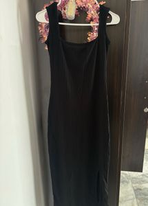 Sleek Black Ribbed Midi Dress