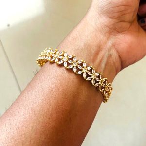Ad bangles