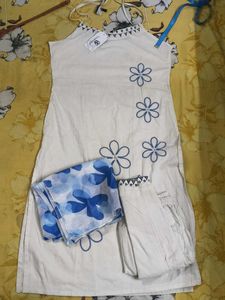 Chic White Kurta Set with Blue Floral Print