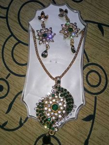 Exquisite Green &amp; White Stone Necklace Set