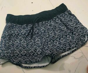 Stylish Athletic Shorts with Geometric Print